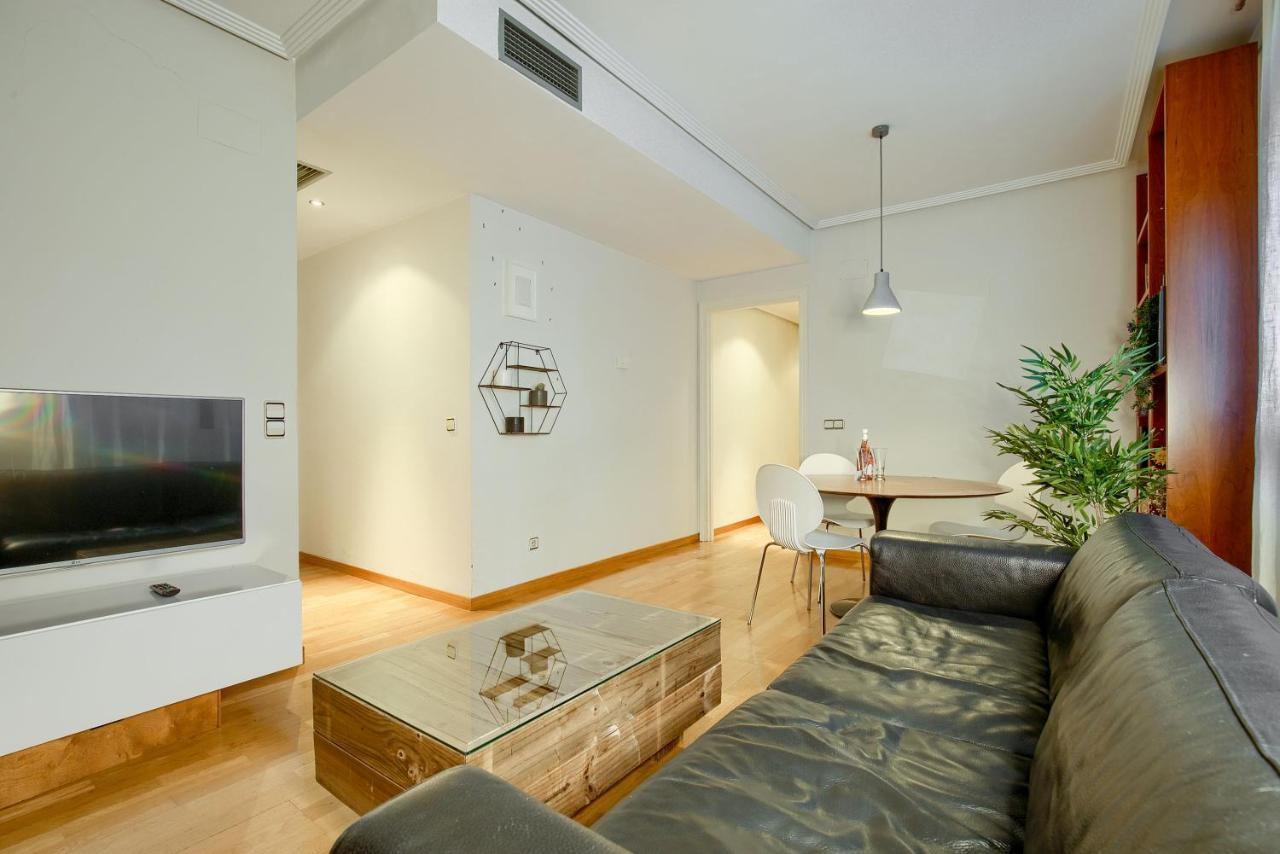 Apartamento En Chamberi Con Piscina - Lovely Apartment In The City Center With Swimming Pool Madrid Buitenkant foto