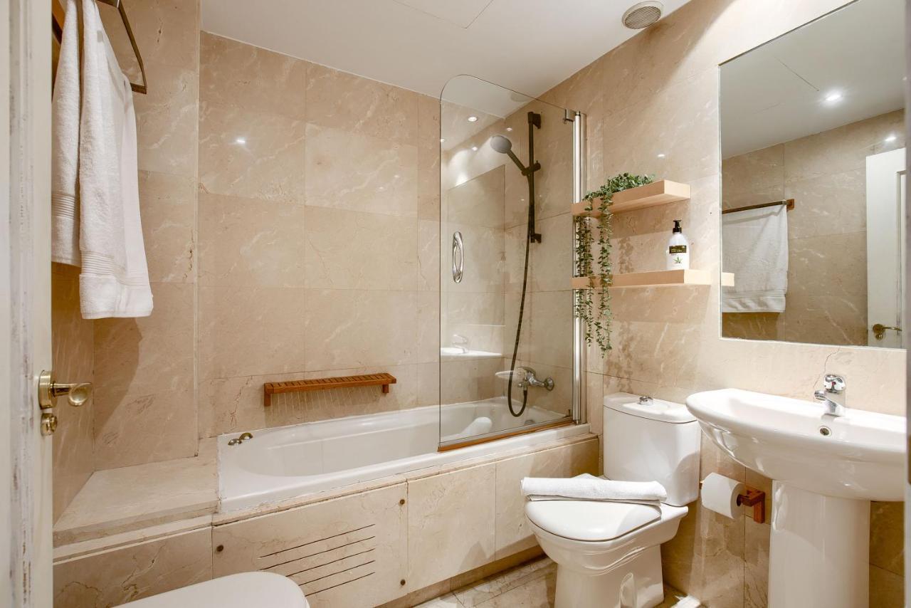 Apartamento En Chamberi Con Piscina - Lovely Apartment In The City Center With Swimming Pool Madrid Buitenkant foto
