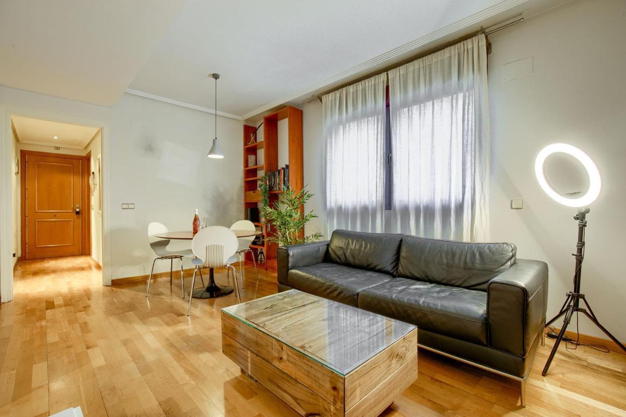 Apartamento En Chamberi Con Piscina - Lovely Apartment In The City Center With Swimming Pool Madrid Buitenkant foto
