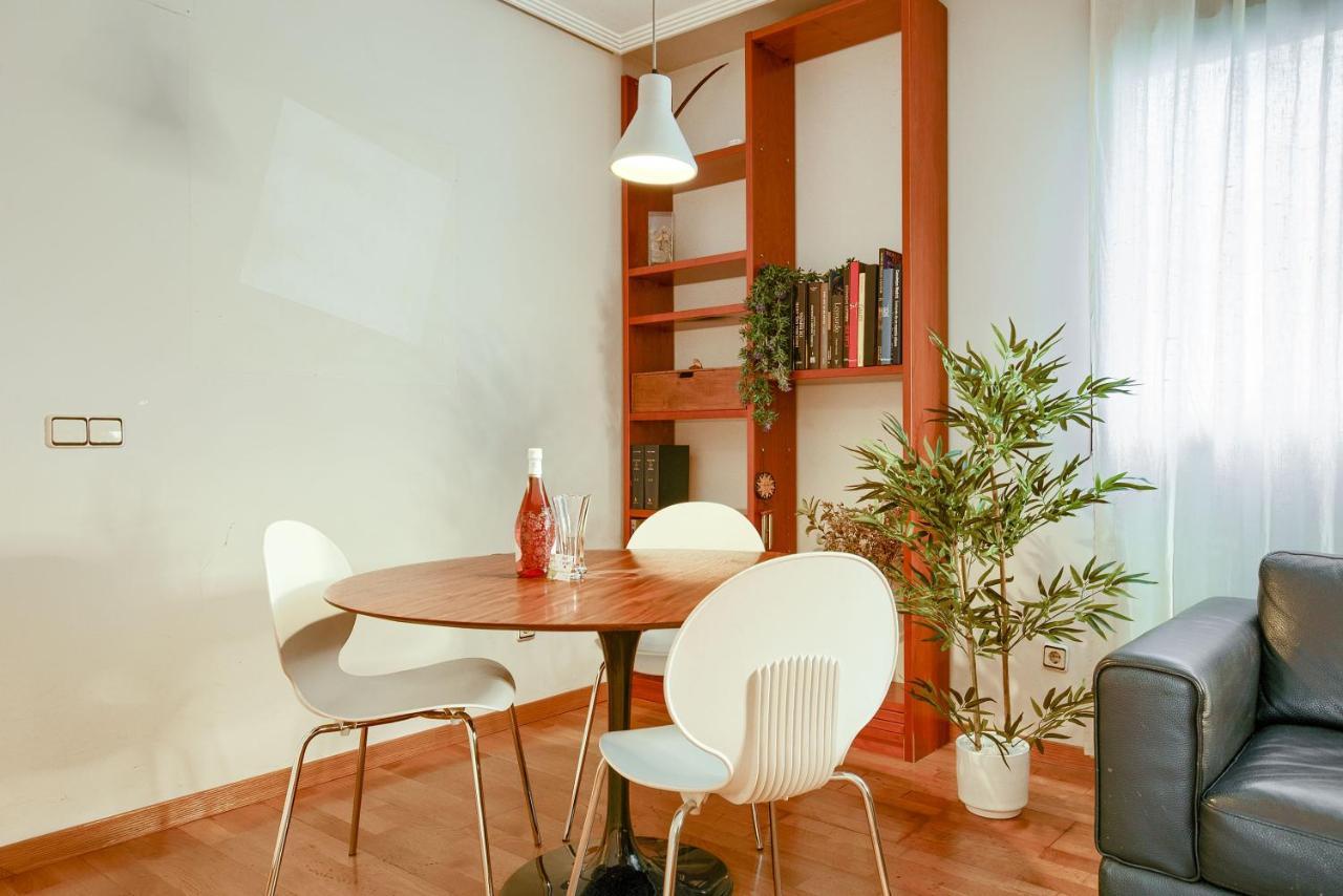 Apartamento En Chamberi Con Piscina - Lovely Apartment In The City Center With Swimming Pool Madrid Buitenkant foto