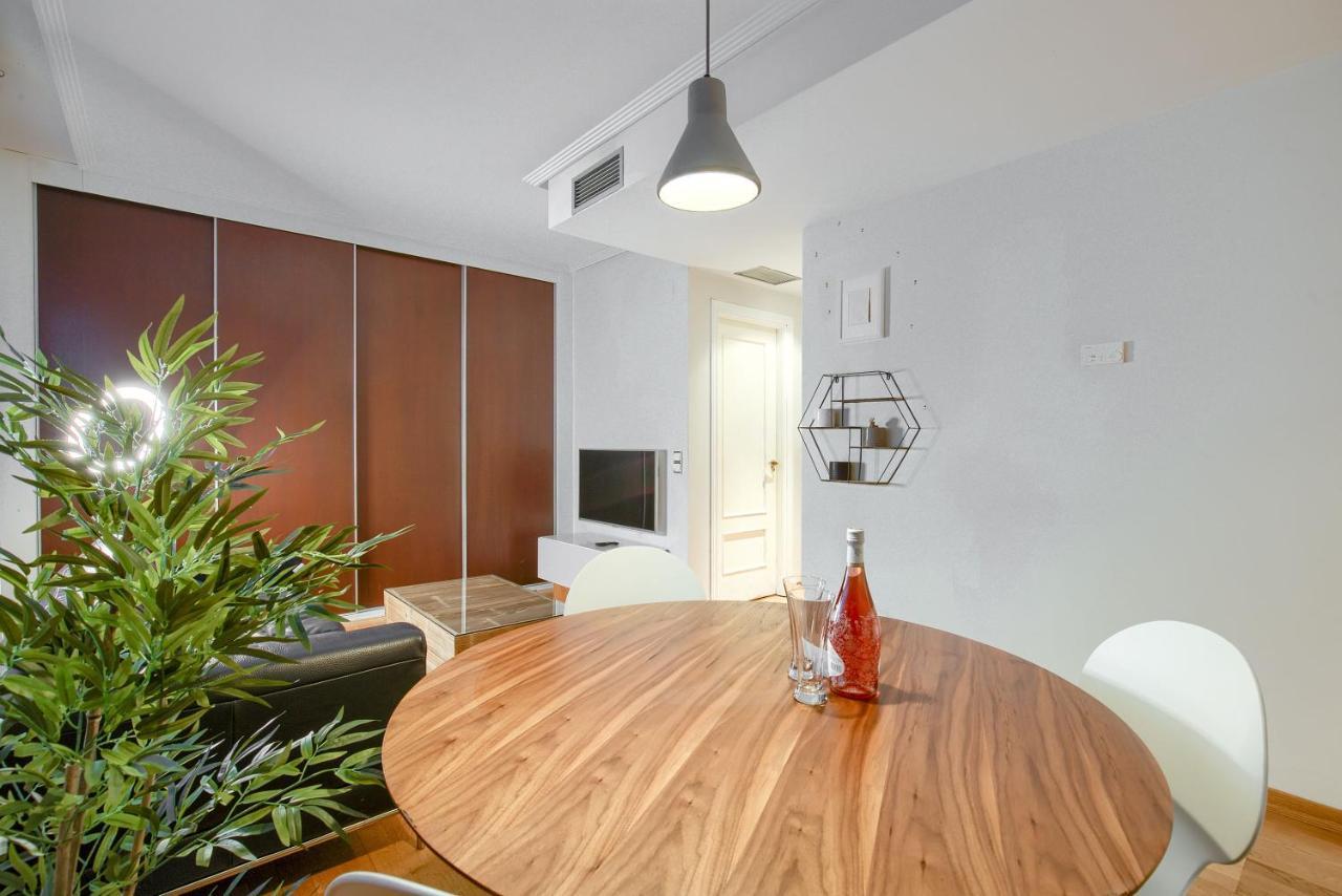 Apartamento En Chamberi Con Piscina - Lovely Apartment In The City Center With Swimming Pool Madrid Buitenkant foto